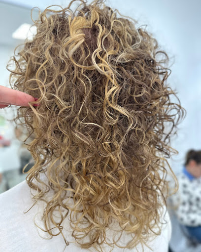 Raquel.R.Castaño ️Estilistas | Método Curly, Balayages y #1 en Alisados Goa Organics | Asturias