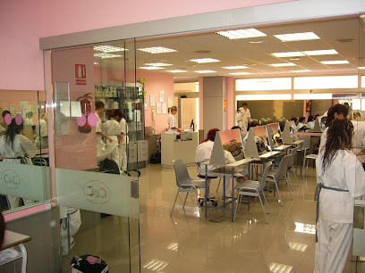 CC ACADEMIA CASANOVA (CIUDAD REAL). Academia de Peluquería, Barbería y Estética.